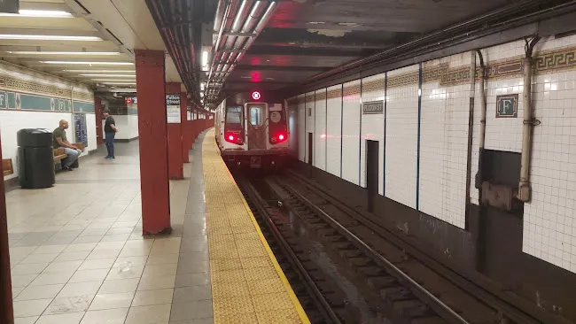Fulton St