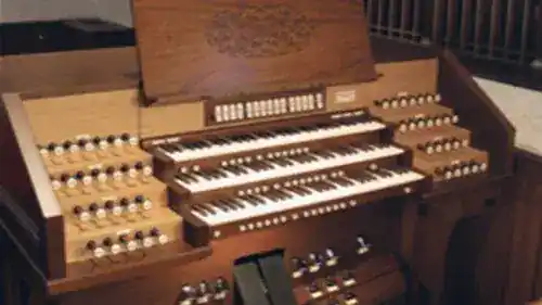Gluck Pipe Organs