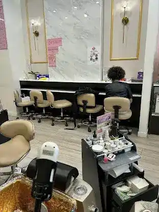 Golden nail spa
