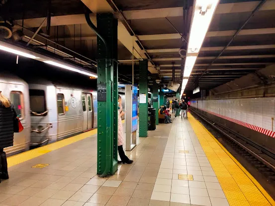 Grand St