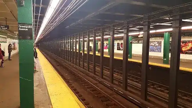 Greenpoint Av
