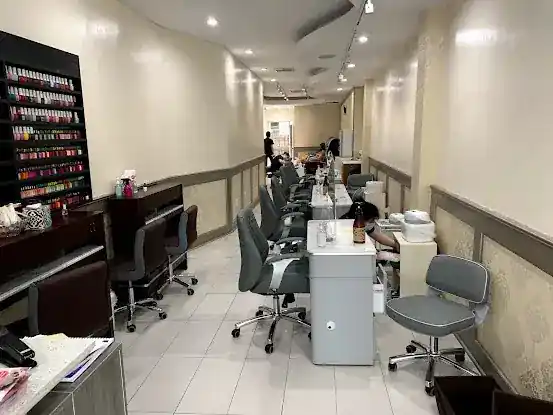 Holy nail & spa