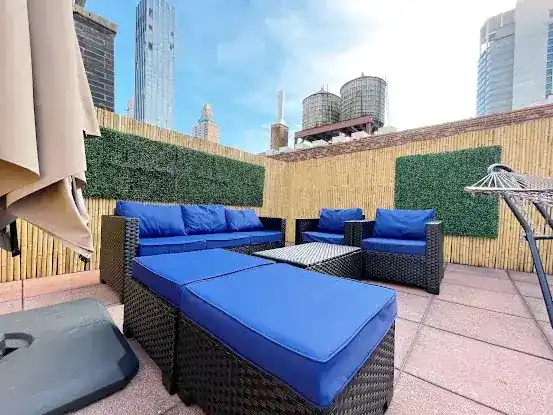 Hotel and the City