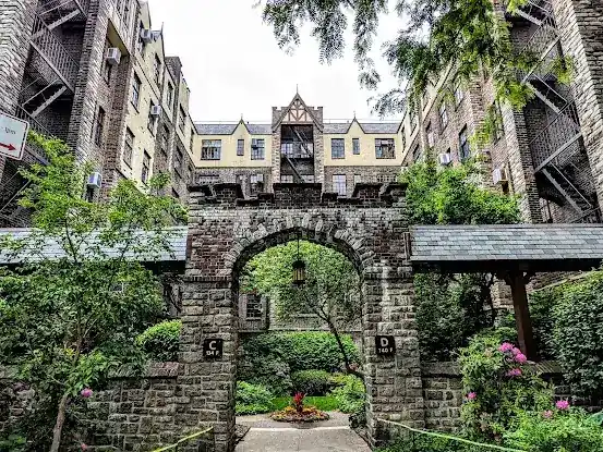 Hudson View Gardens