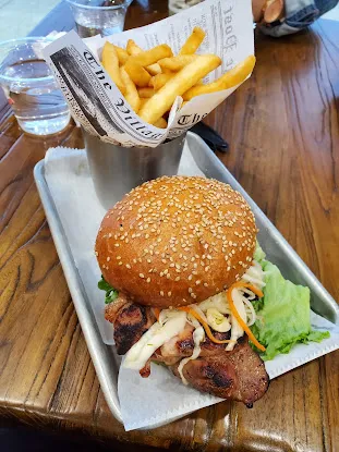 Hudson Yards Tavern