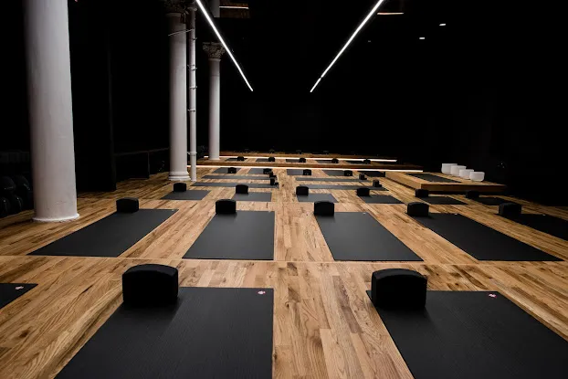 Humming Puppy Yoga Flatiron