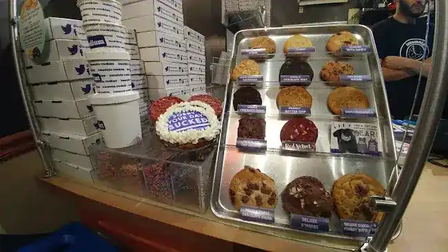 Insomnia Cookies