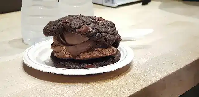 Insomnia Cookies