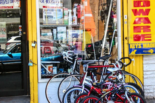 IZZY’S BIKE SHOP