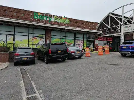 LaGuardia Shopping Center