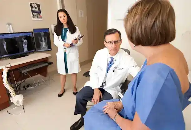 Lawrence G Lenke, MD