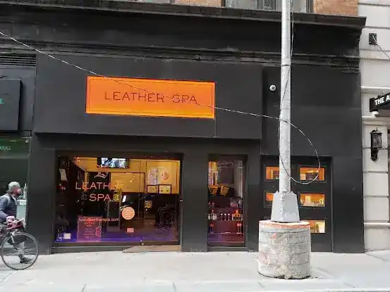 LEATHER SPA