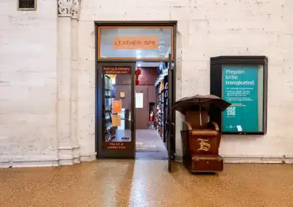 LEATHER SPA