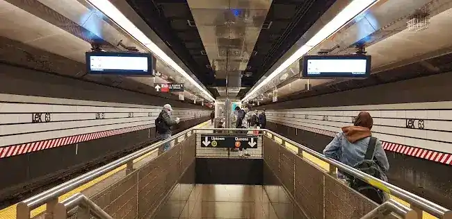 Lexington Av/63 St