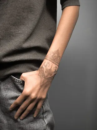 LIFE NEEDLE TATTOO STUDIO