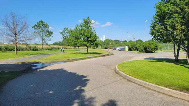 Lincoln Park West Wetlands & Nature Trail