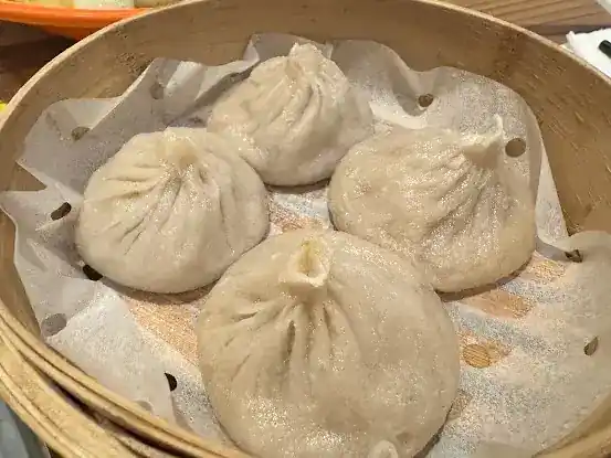 Ling Long Soup Dumpling 玲珑小笼包