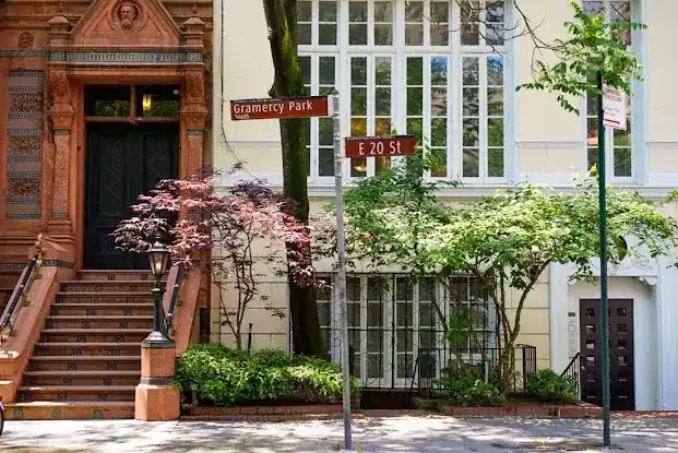 Lisa Simonsen, Douglas Elliman Real Estate