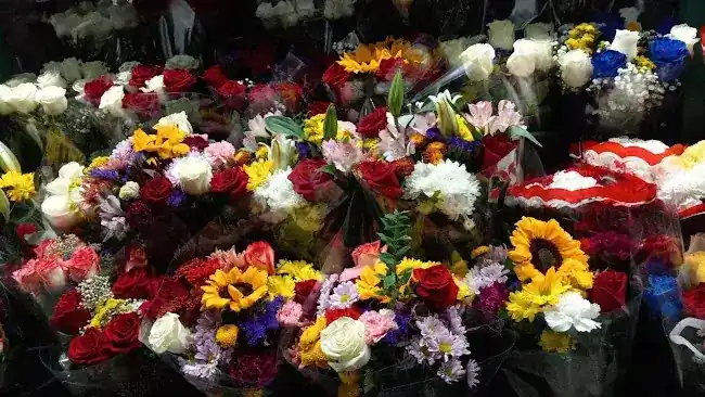 Los Hermanos Flower Shop