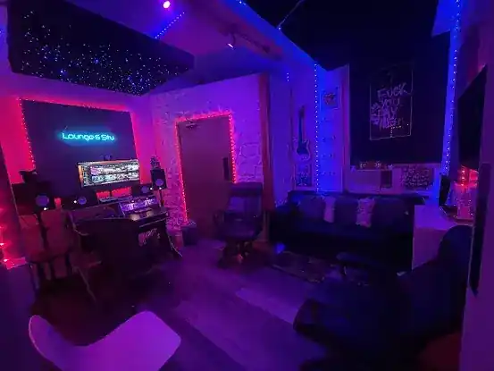 Lounge and Stu LLC