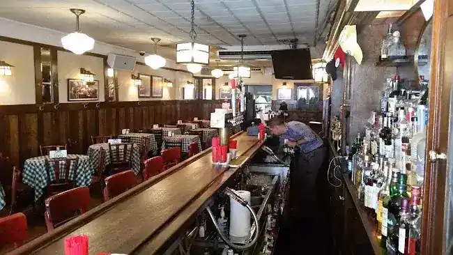 Luke's Bar & Grill