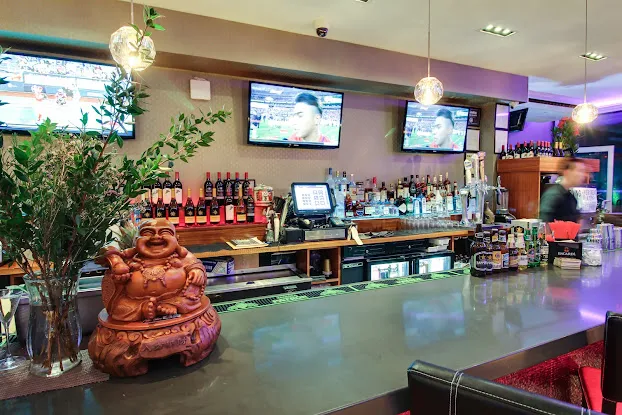 Luna Asian Bistro and Japanese Rooftop Restaurant 日本料理