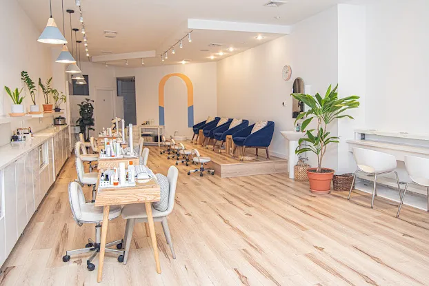 Lunula Nail Salon