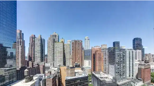 Luxus Manhattan Realty, llc