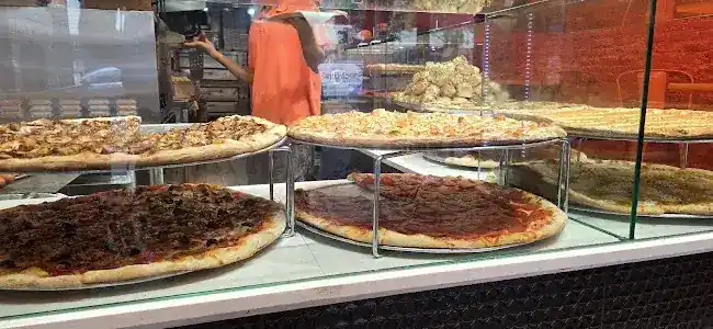 M & Pizza