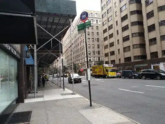 Madison Av/E 84 St