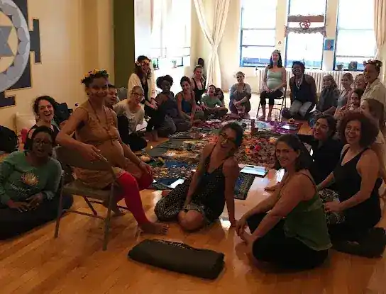 Maha Mama - Prenatal Yoga