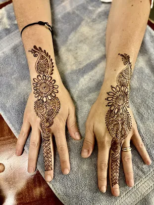 Mehendi by Monika (Henna tattoo)