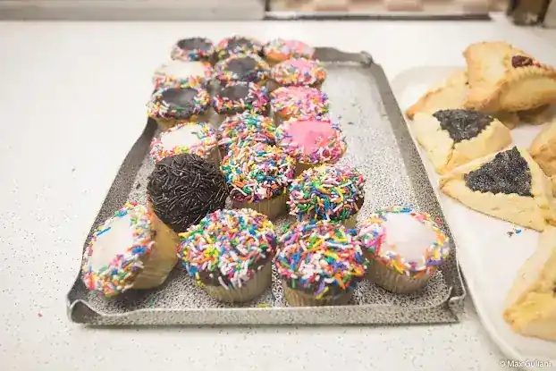 Moishe's Kosher Bakery