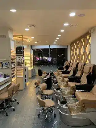 Nail Lounge