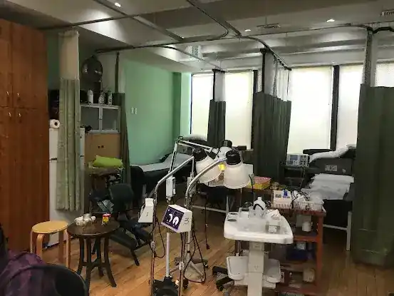 New Welling Physical Therapy and Acupuncture Clinic張譯之醫生團隊