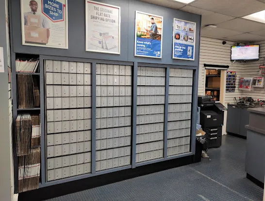Office 11206 - Pack and Ship Center