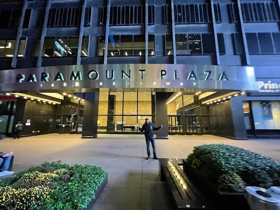 Paramount Plaza