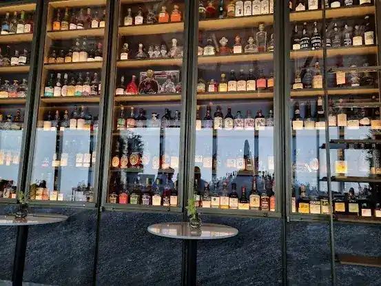 Peak Lounge Bar