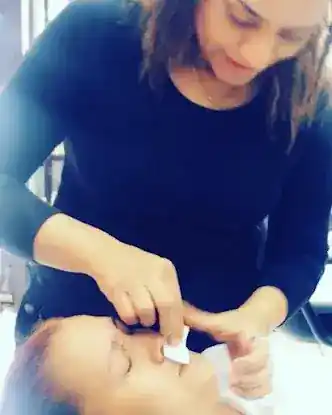 Perfect Eyebrow Threading. Salon with pawan