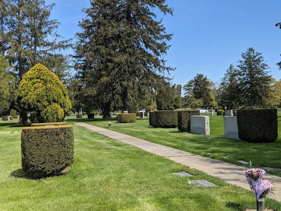Pinelawn Memorial Park and Arboretum