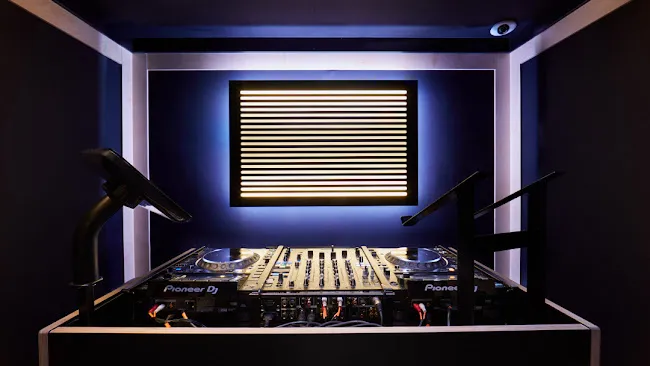 PIRATE.COM - Rehearsal & Recording Studios