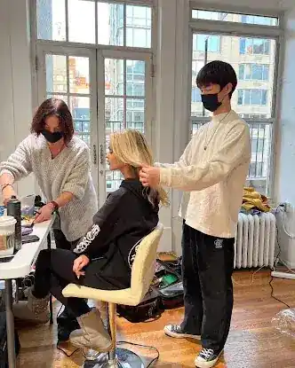 & Plus salon