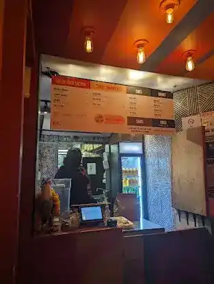 Raji's Deli & Smoke Shop