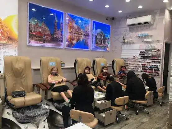 Refresh Nail n Spa (W 94 ST)