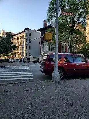 Riverside Dr/W 89 St