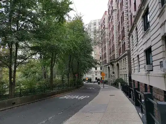 Riverside Dr/W 91 St