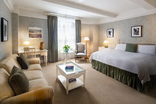 Roger Smith Hotel