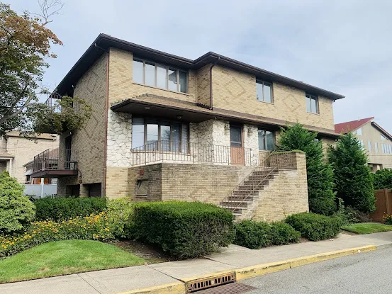 Rosa Choi-Kahng, Realtor