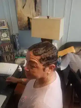 Showtime Unisex Beauty Salon