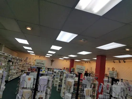 ST PAULS Books and Gifts (NY)
